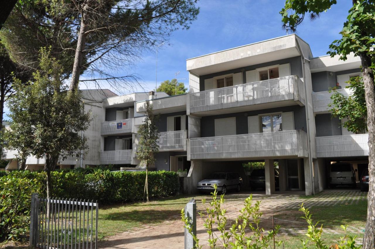Appartamenti Sirio Via Pesci 6,8,14 Bibione Extérieur photo