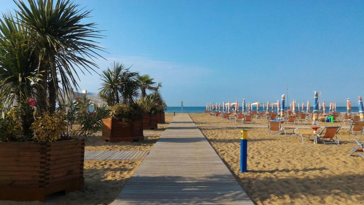 Appartamenti Sirio Via Pesci 6,8,14 Bibione Extérieur photo